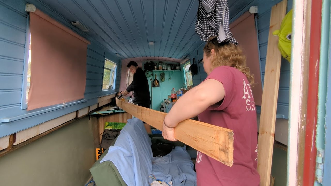 Установка новых розеток и строительство нового камина | Гостиная приведена в порядок | Эпизод 16