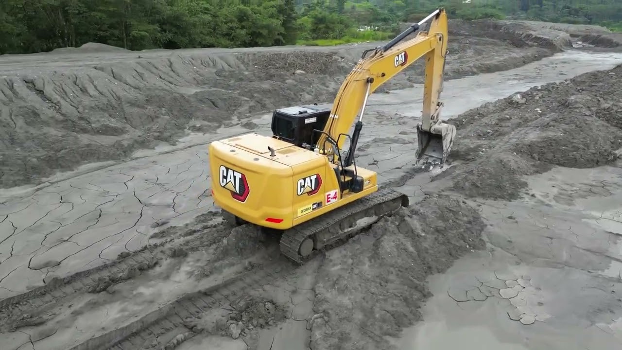 caterpillar 320 working