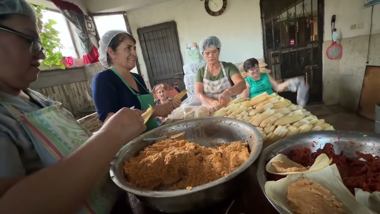 Haciendo tamales de carne para el d&iacute;a de San Judas en San Pedro de la Cueva