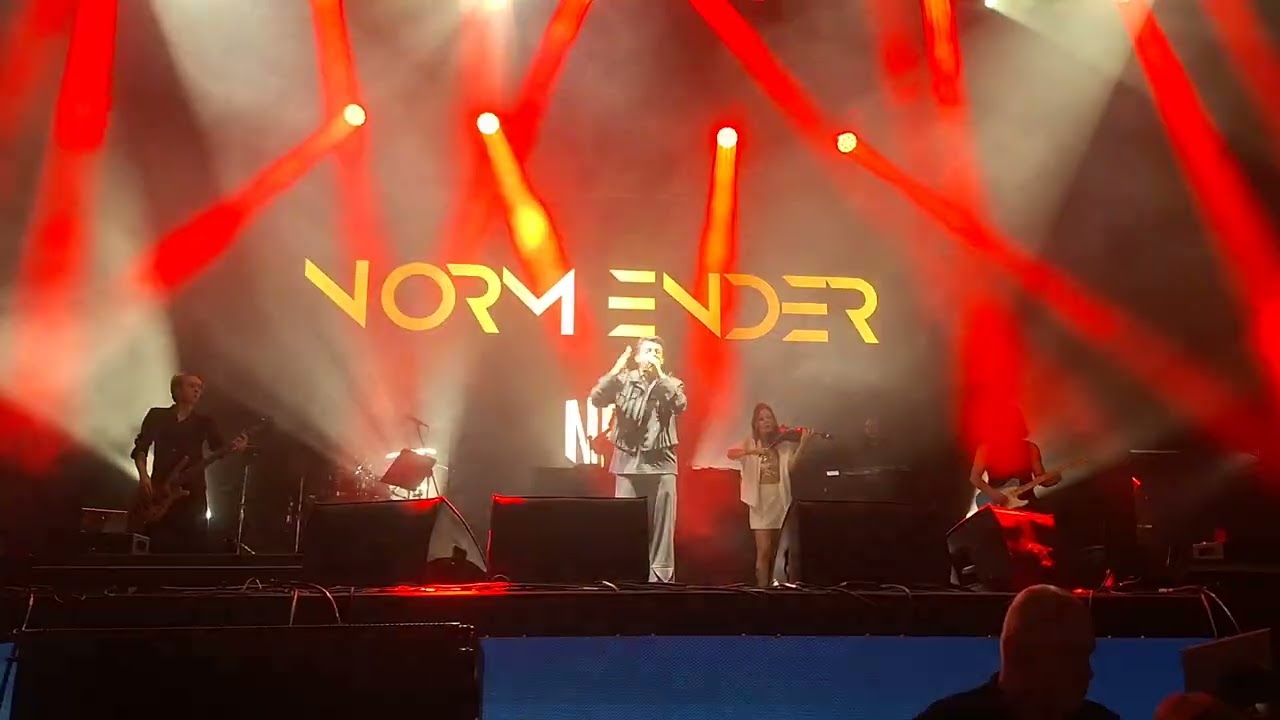 Norm Ender - İ&ccedil;inde Patlar (İstanbul K&uuml;lt&uuml;r Yolu Festivali) (05.10.2024) (3)