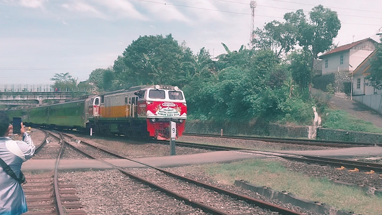 KERETA API PANJANG!!! MENEMUKAN LEBIH DARI 10 KERETA API DI KAWASAN STASIUN KARANGSARI