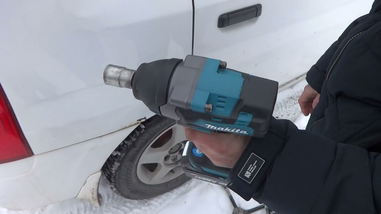 Китайский аккумуляторный гайковёрт Makita DTW700 откручивает даже  ступичные гайки