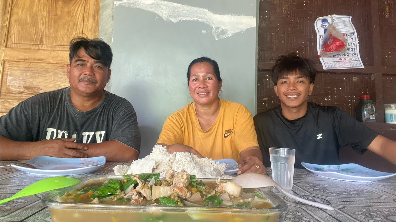 TANGHALIAN GINISANG MONGGO.