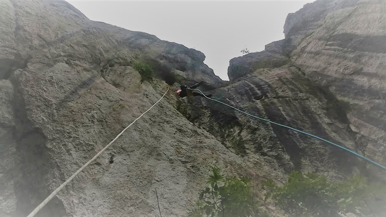 LA LEZE por el ojo del búho /ontzaren begiratokitik (Rapel volado 64m.) -ESPELEOBARRANQUISMO- V5/A2