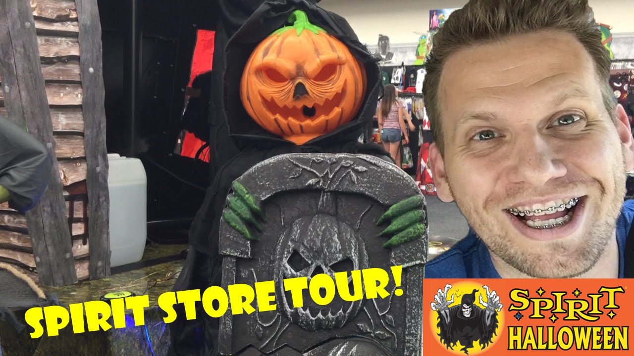 SPIRIT HALLOWEEN STORE TOUR!