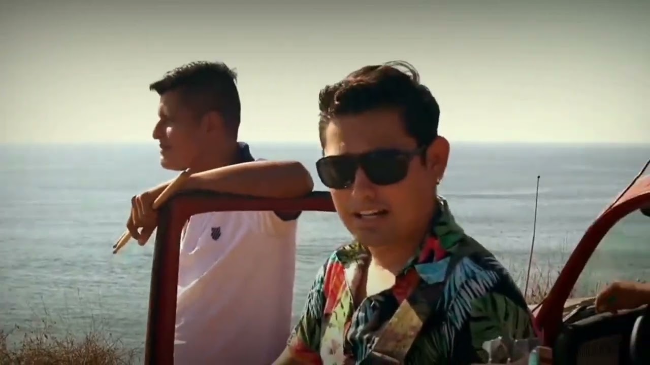 Los Lara - Fumando Mota ( Video Oficial