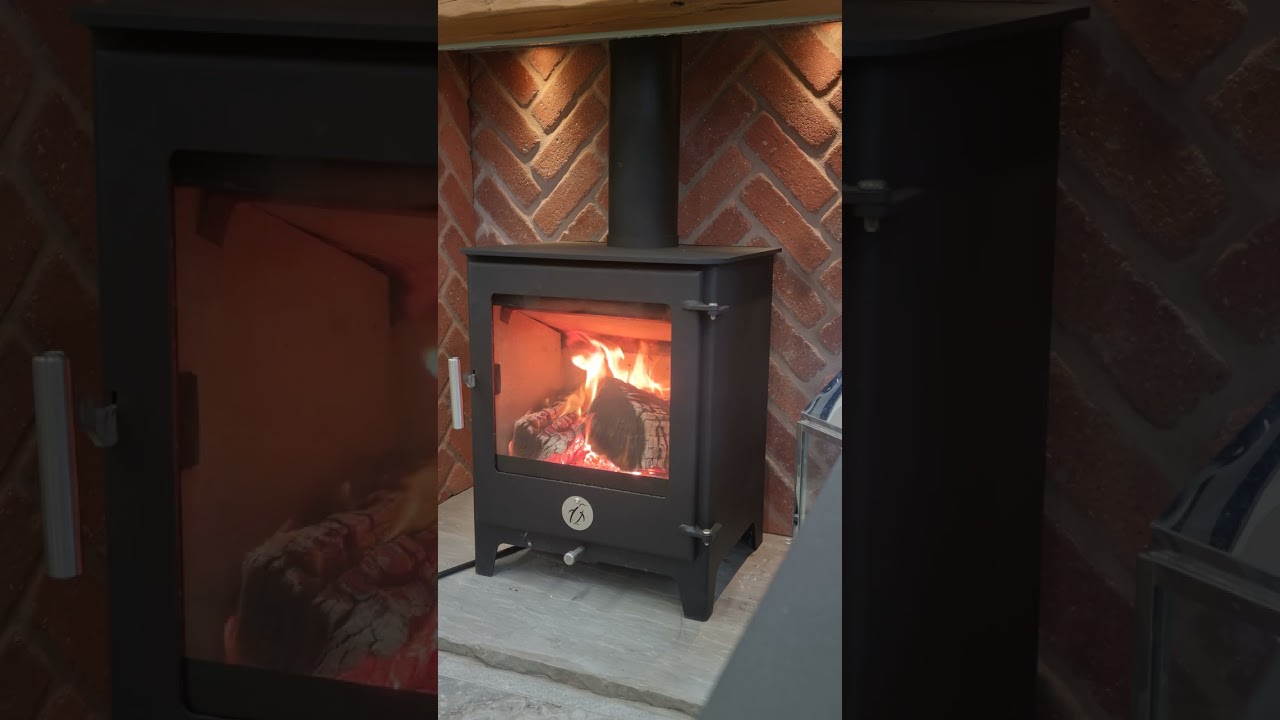 Chilli Penguin - Stock Cube 5kw Wood burning stove