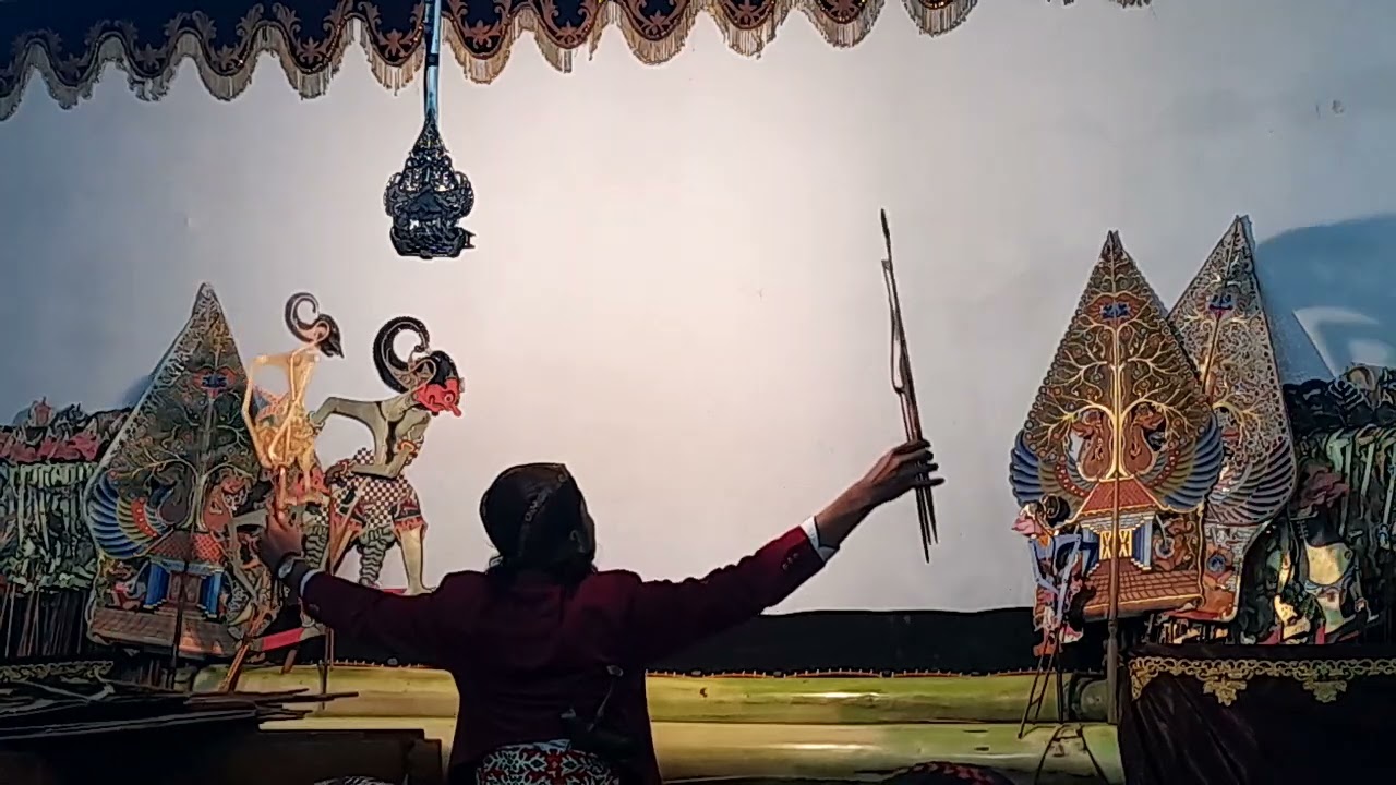 Seni: Pagelaran wayang kulit Ki Ook Gondo Carito,.... Lakon Dewa Amral (part 1)