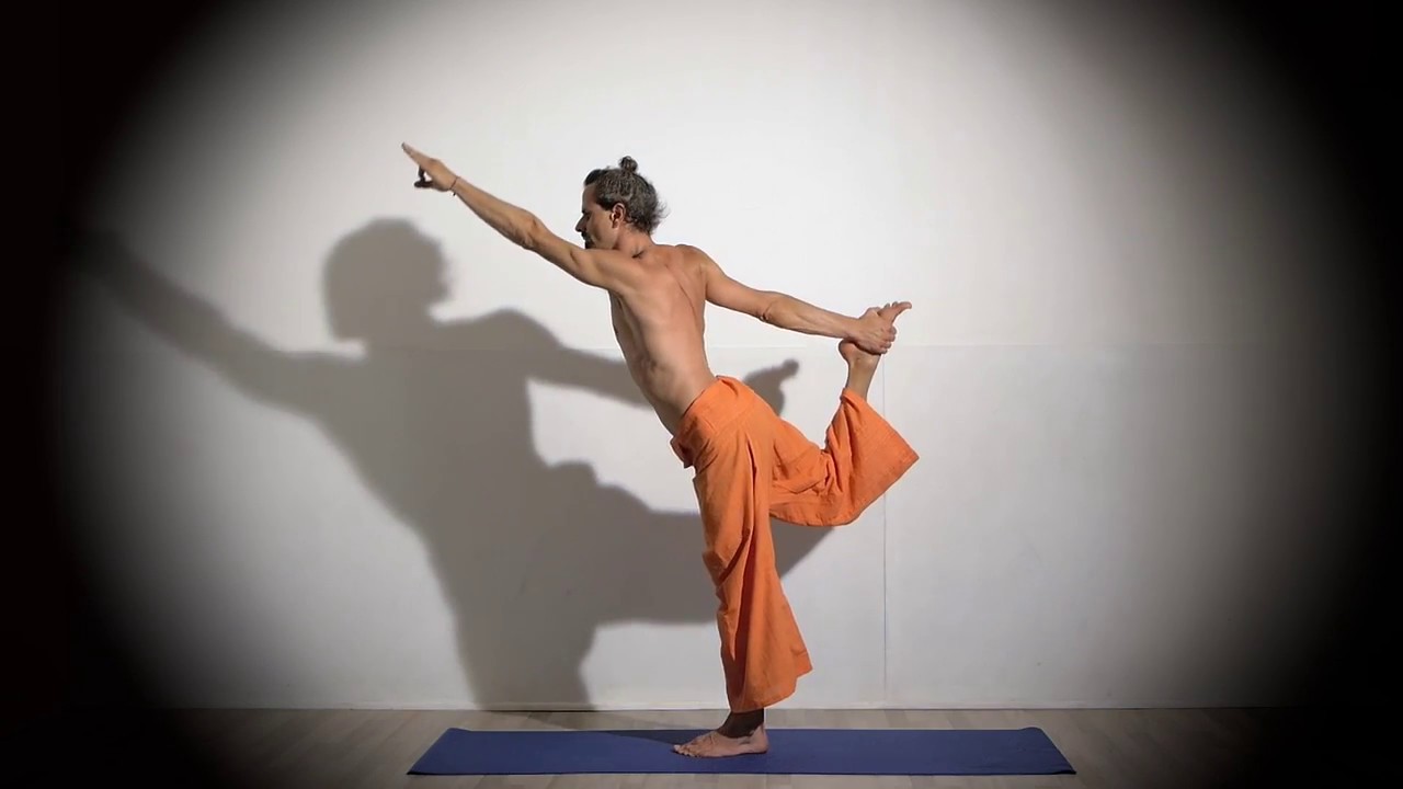 Posture de Yoga : Encha&icirc;nement en Natarajasana / Posture du Danseur Cosmique