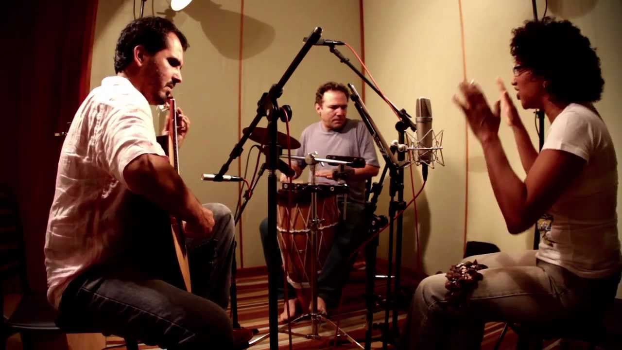 Música de Graça - Oya Oya [Chico Saraiva, Juçara Marçal e Ari Colares]