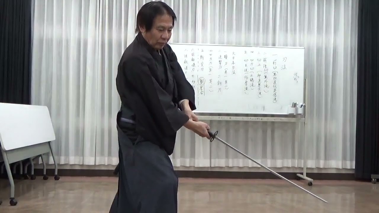 無双直伝英信流　小山　和伸　大日本刀法　全日本居合道連盟　九段、神州居合連盟　範士、免許皆伝　清田　泰臣　十段名人位