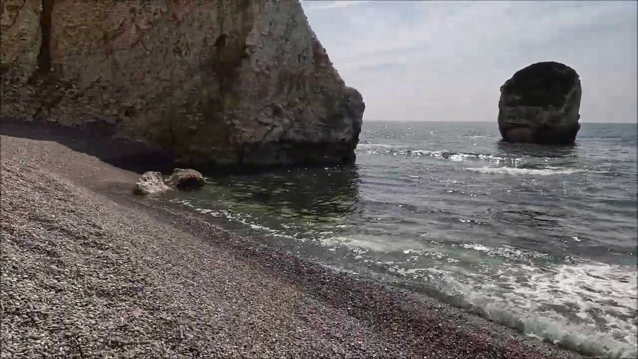 Virtual Walk - Freshwater Bay - Pebble Beach - Isle Of Wight - April 2022 | kittikoko #freshwater