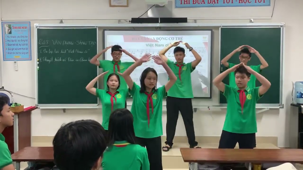 Vận động cơ thể theo nhóm bài hát VIỆT NAM ƠI âm nhạc lớp 8 KNTT của các bạn nhóm 4 lớp 8A1👯‍♀️