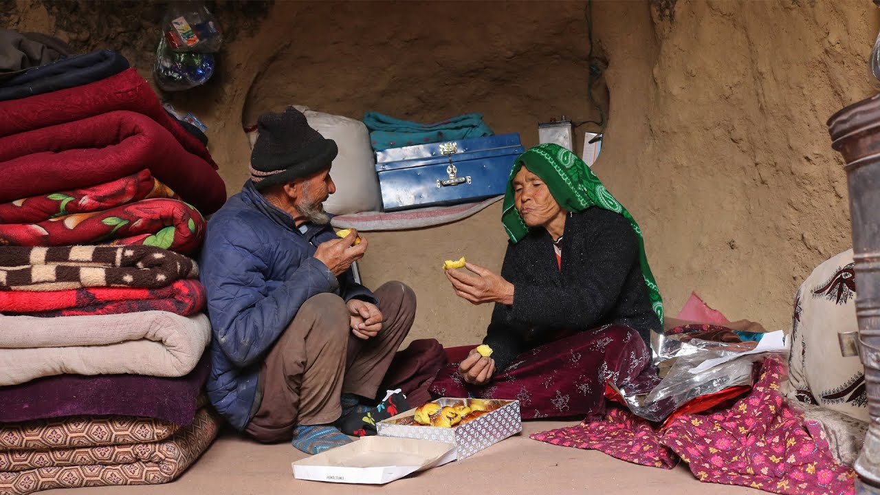 Old Lovers village style recipe in a cave | Daily routine village life Afghanistan