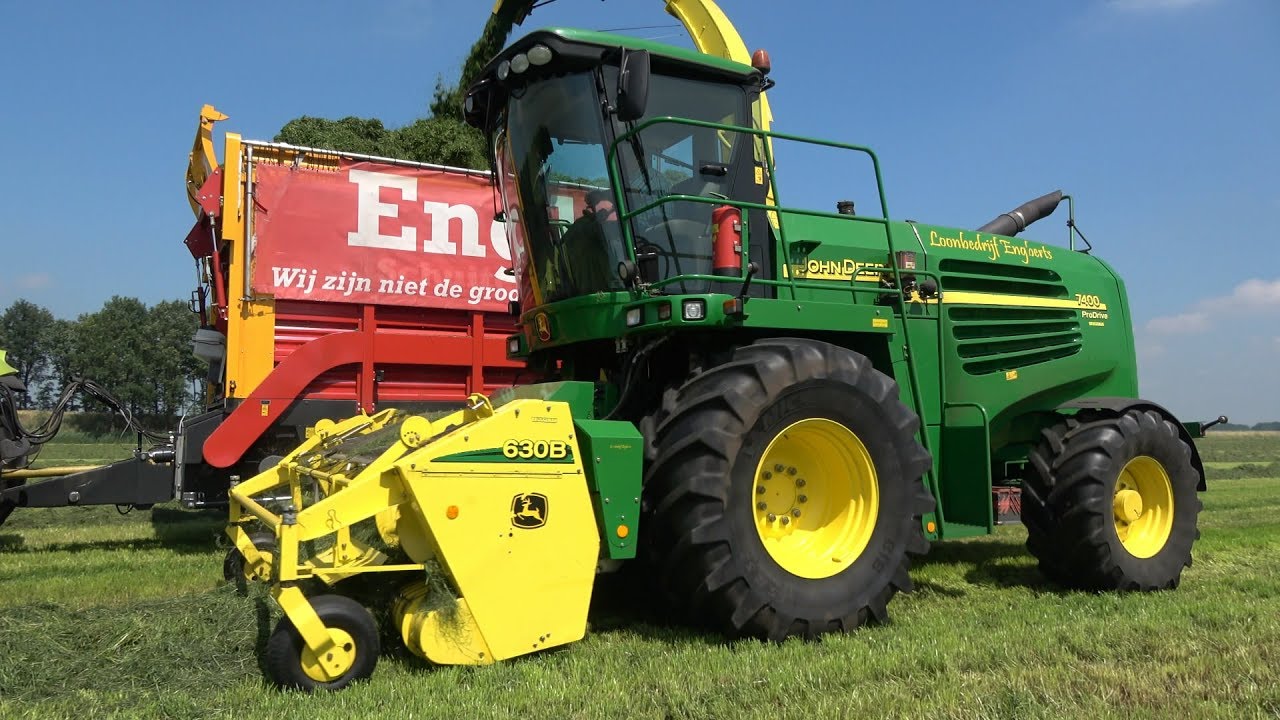 Loonbedrijf Engberts met John Deere 7400 ProDrive aan het gras hakselen (2018)