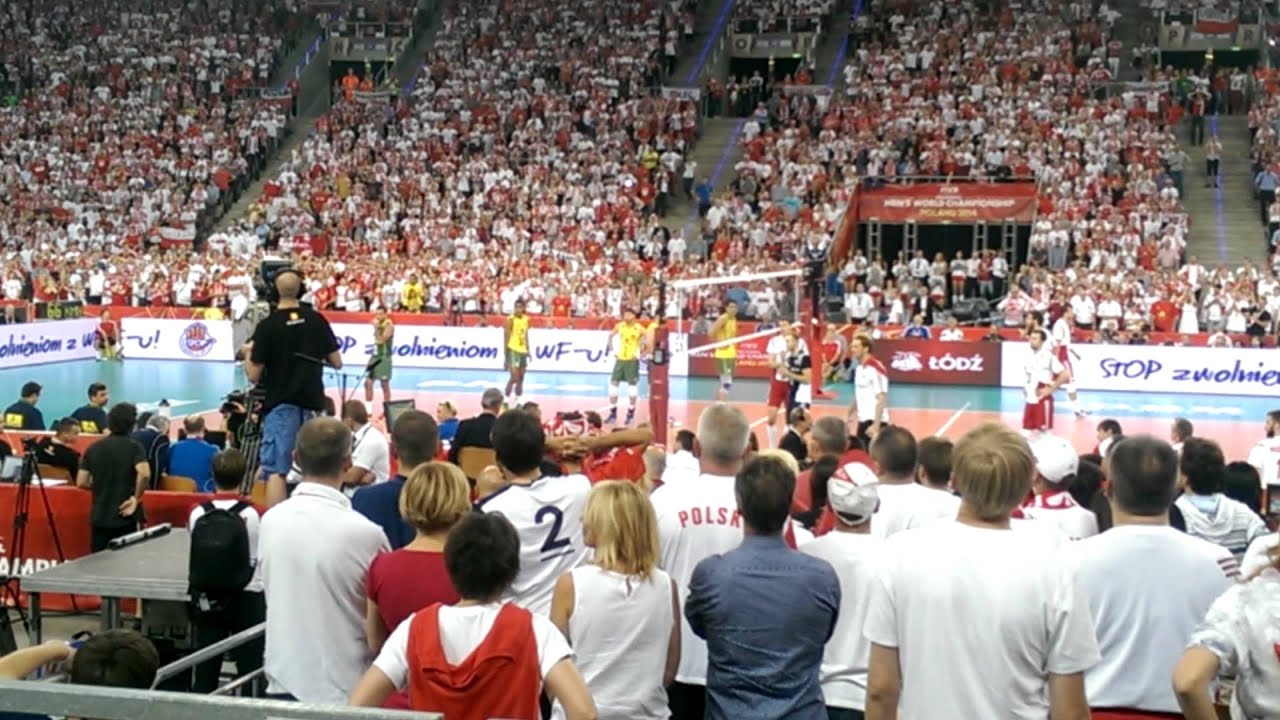 Ostatnia akcja i radość kibiców po meczu Polska - Brazylia