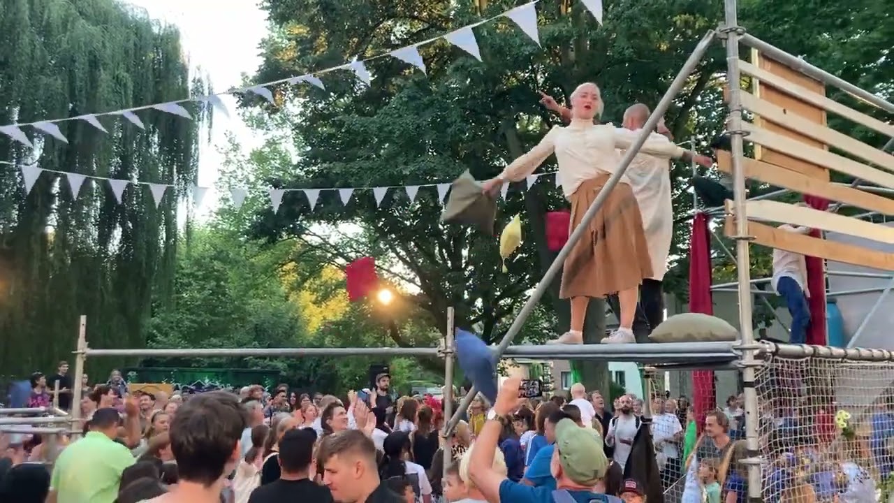 Welttheater der Stra&szlig;e -  Le Compagnie Dyptik