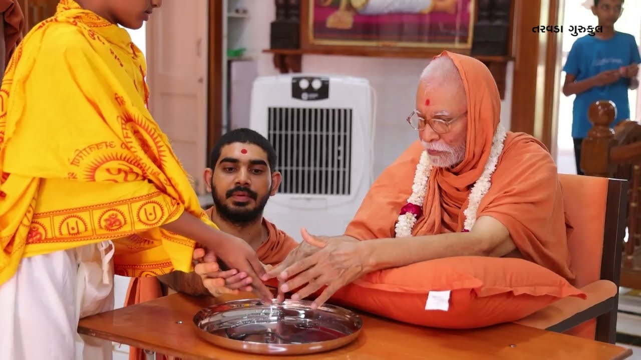 શ્રી હરિકૃષ્ણ મહારાજ તથા પૂજ્ય ગુરુ મહારાજનુ સ્વાગત પૂજન || Pu.Gurumaharaj Agman Taravada Gurukul