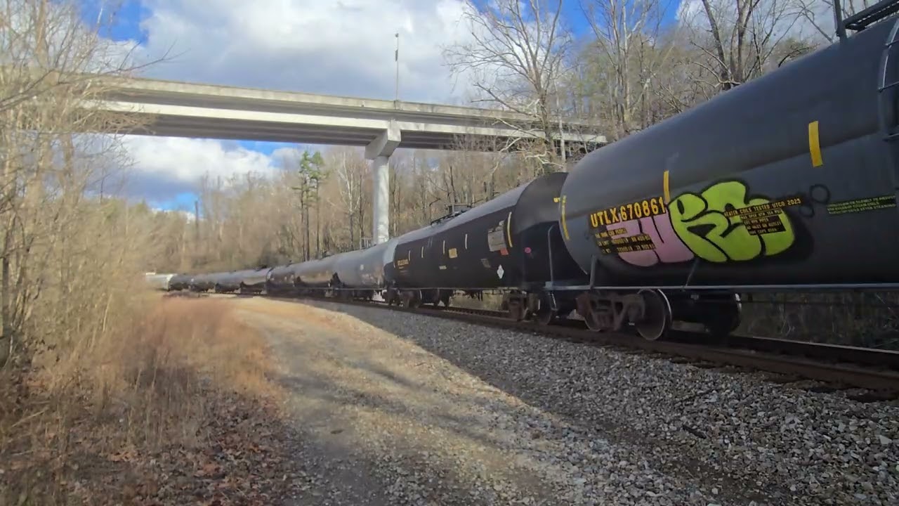 Norfolk Southern 177 heading South thru Oakdale, TN.