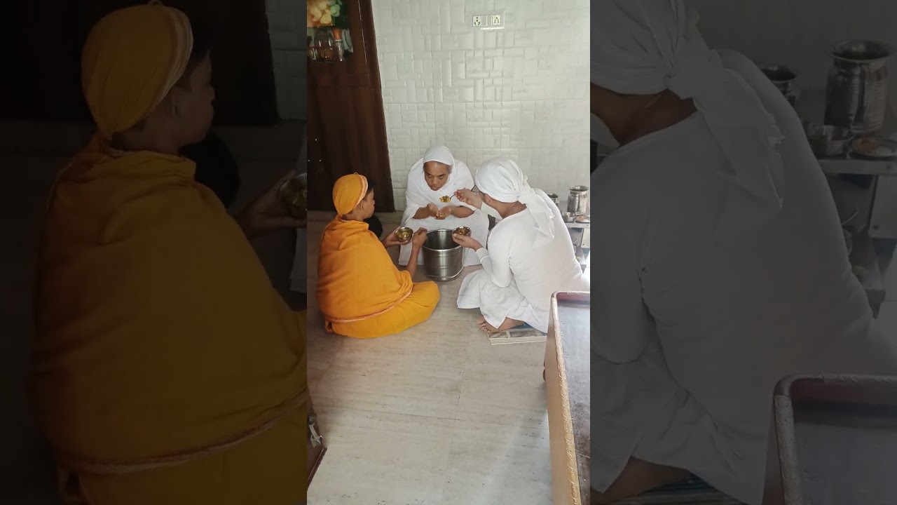 जैन साधु कैसे करते हैं हाथ में आहार#jainsadhu#trending #vlog #sorts #sadhu #aahar #reels