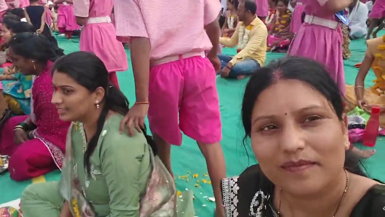 आज  शाळेमध्ये मातृ पितृ दिन साजरा केला 🎉🎉