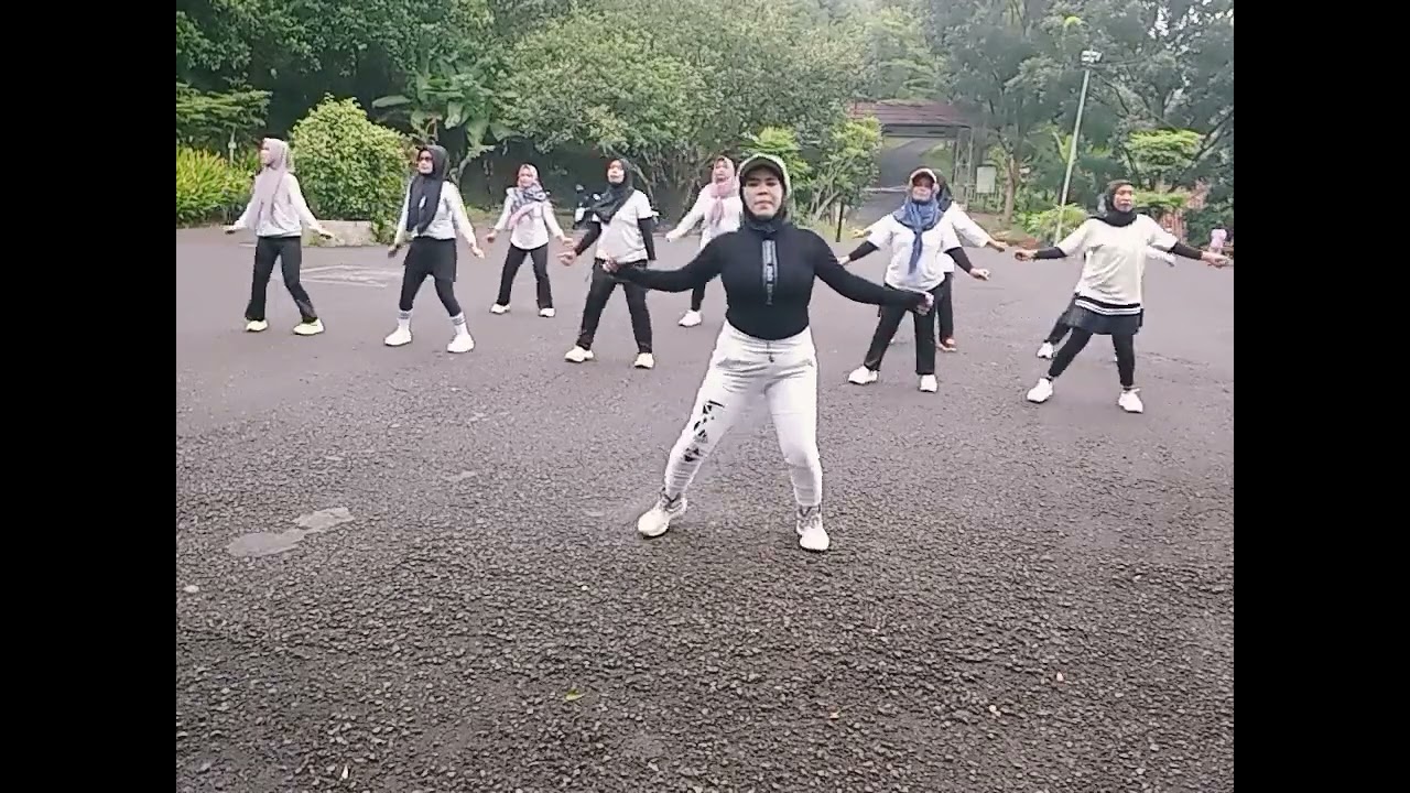 Senam kreasi kau pilih yang lain versi NIKO SQUAD well ✌️