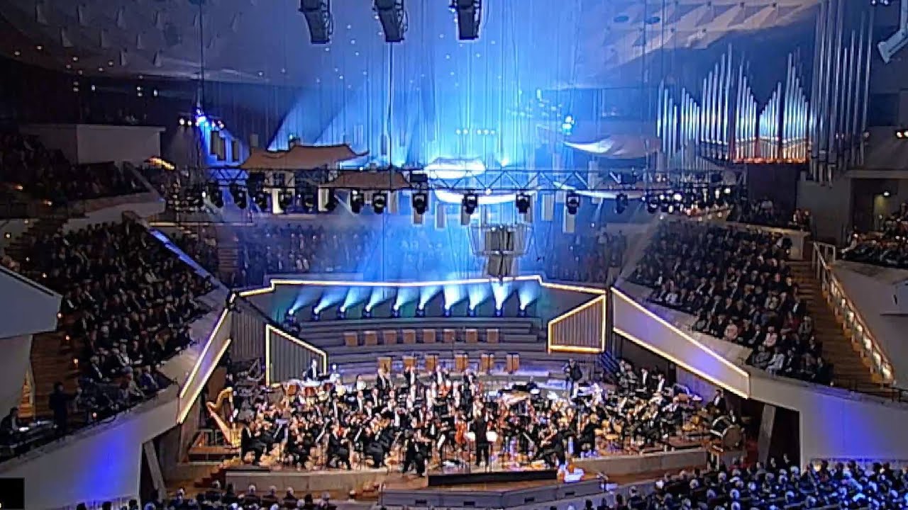 Bernstein: Candide Overture / Rattle &middot; Berliner Philharmoniker