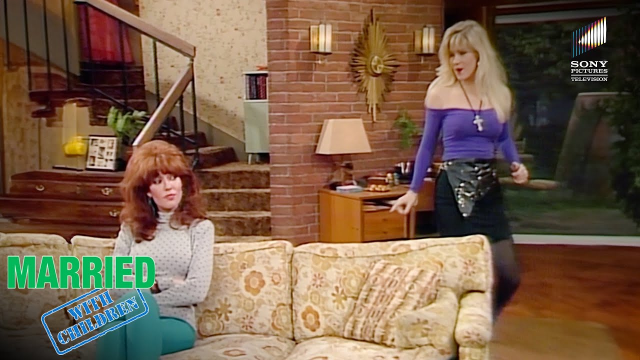 Kelly vandalizes a Bus at School & Al Wants His Kids to cook for Him | Married With Children