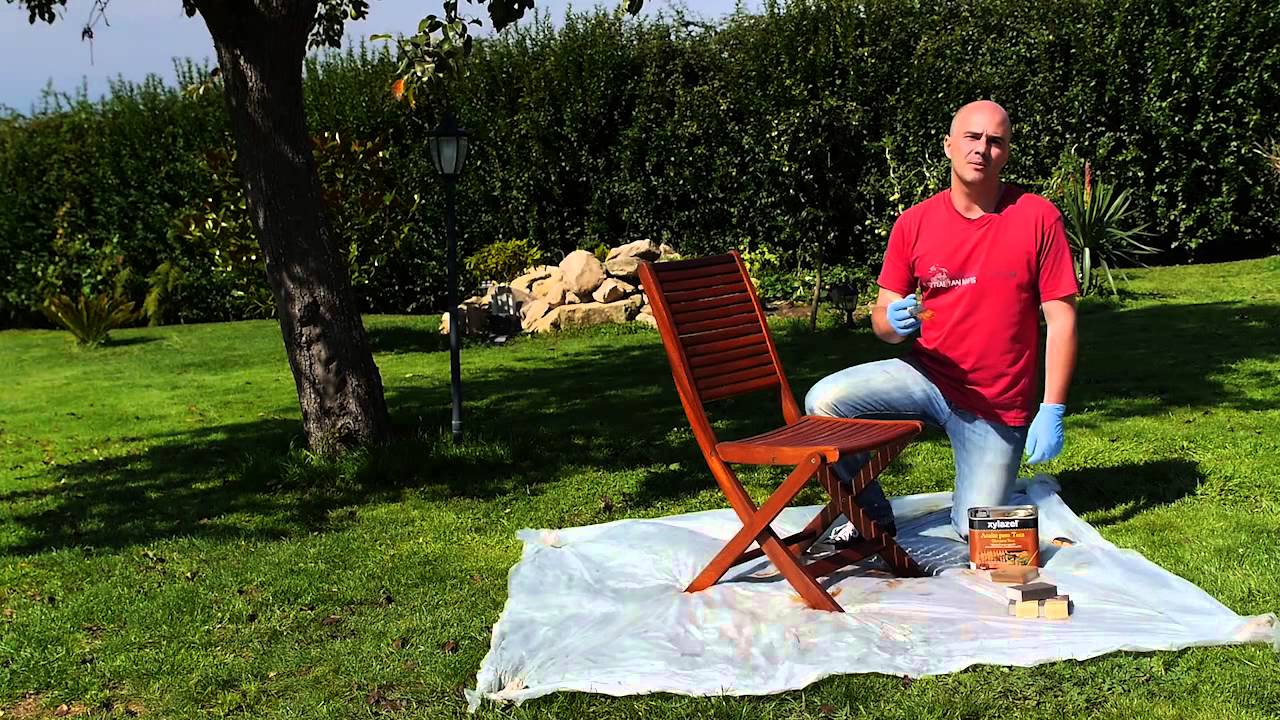 Cómo tratar muebles de teca en el jardín