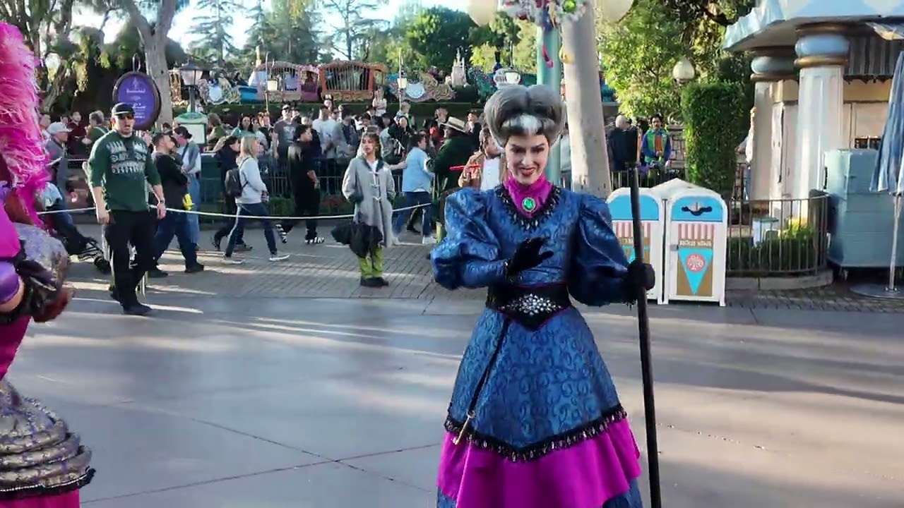 Disneyland California - Full Christmas Parade in HD - Holiday Fantasy Parade 1-1-2026
