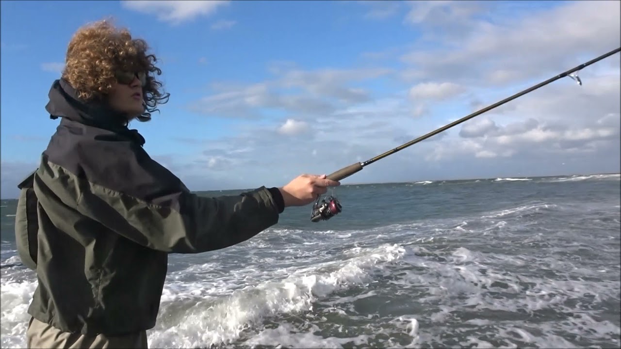 Met pluggen vissen op zeebaars