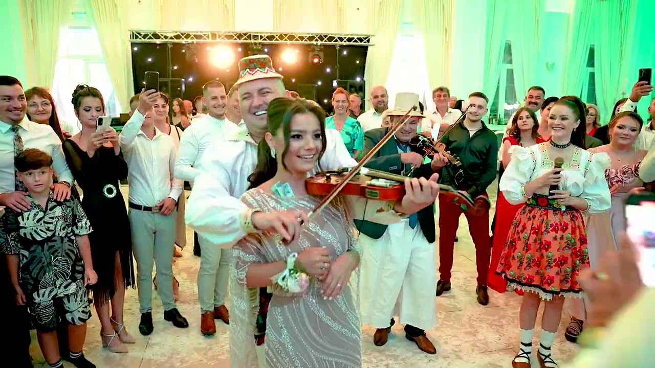 Vasilica ceterasu si Amalia Ursu   Show LIVE cu vioara la nunta