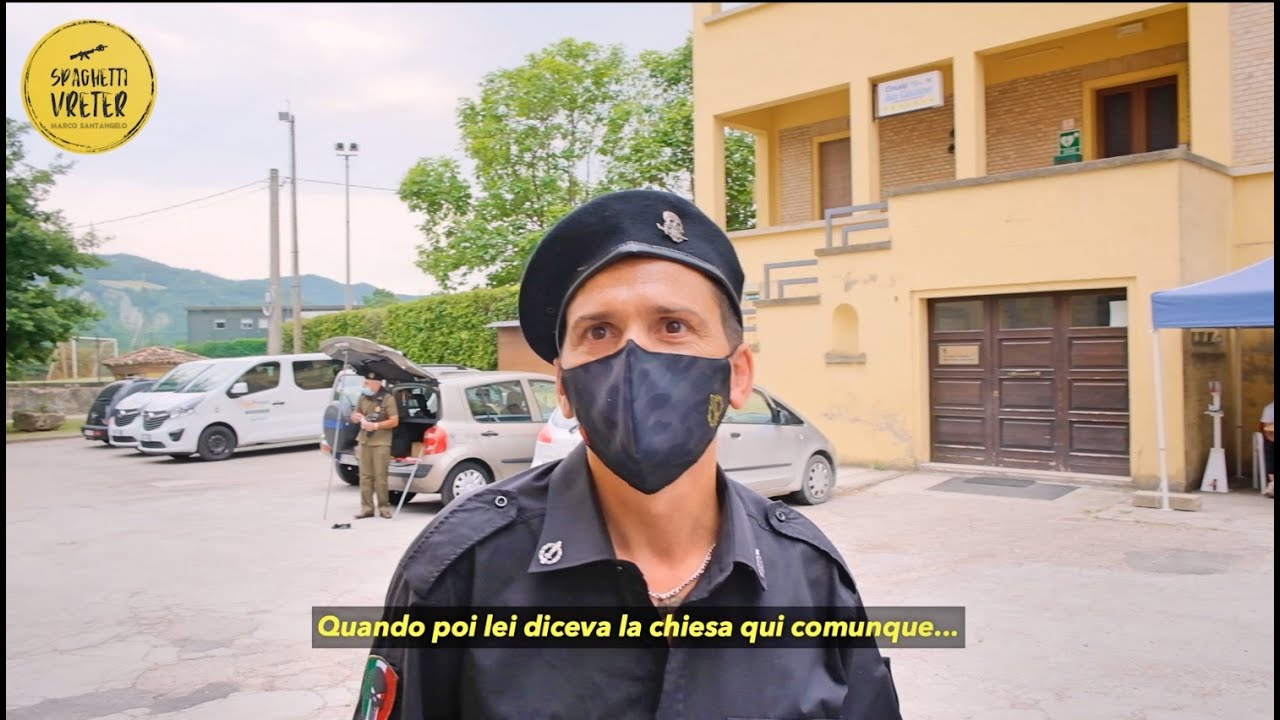 A Predappio con i fascisti nella cripta Mussolini