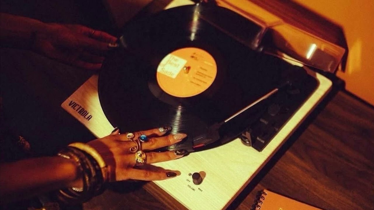 PEOPLE CANNOT TAKE THEIR EYES OFF OF YOUR SOCIAL MEDIA ACCOUNT 💿