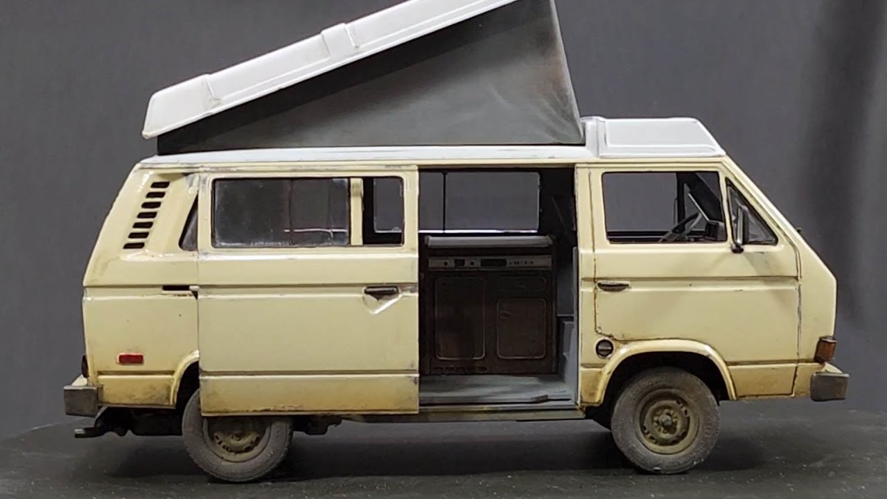 Revell 1:25 1983 VW Vanagon Camper Scale Model Van
