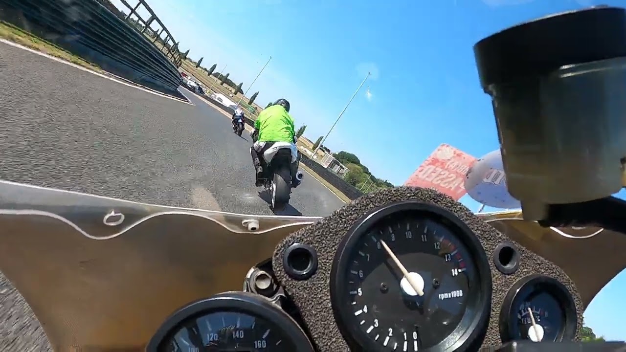 Mallory Park, Classic bike trackday 16th & 17th August. Under 600cc group