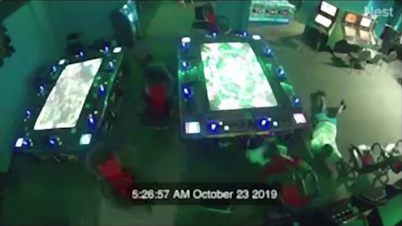 Adult arcade robbed at gunpoint