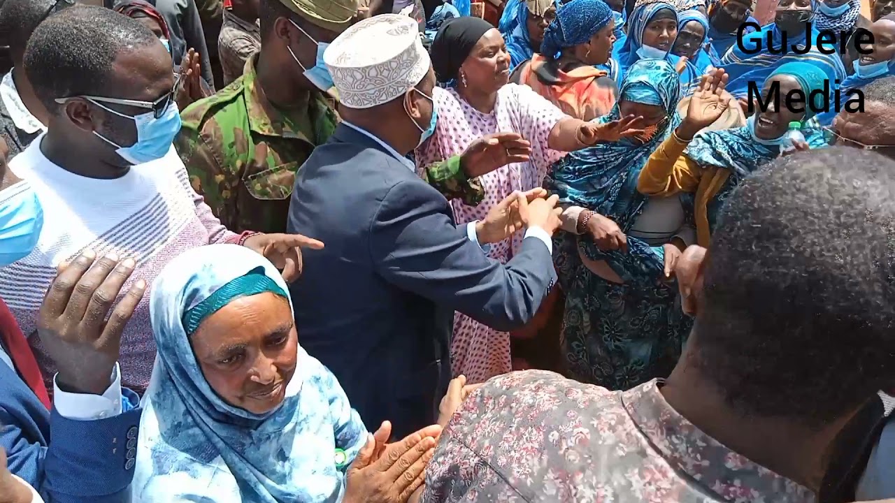 Gov.Ali(ABSHIRO)Grand Entry Dakabaricha sec.School.