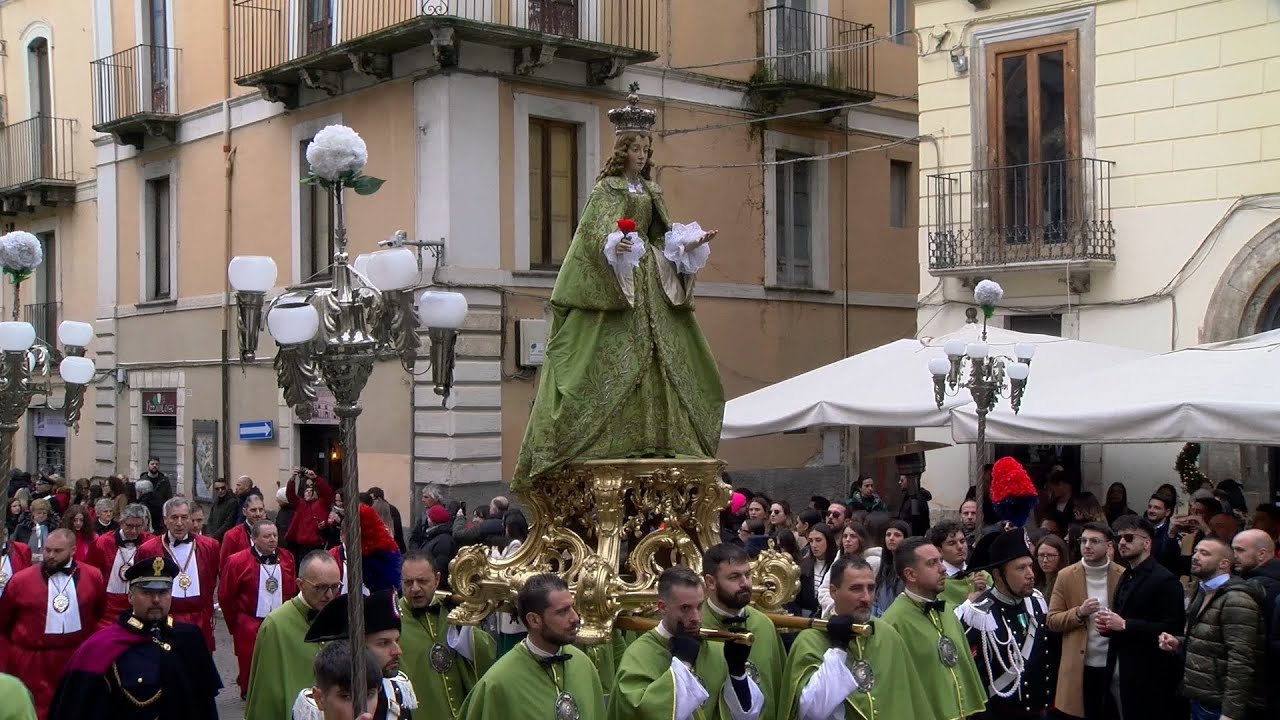 La Madonna che scappa in piazza 2023, processione dopo la corsa
