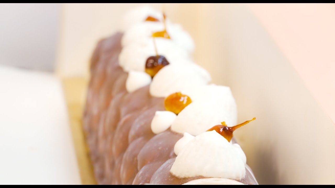 Bûche praliné avec un insert praliné