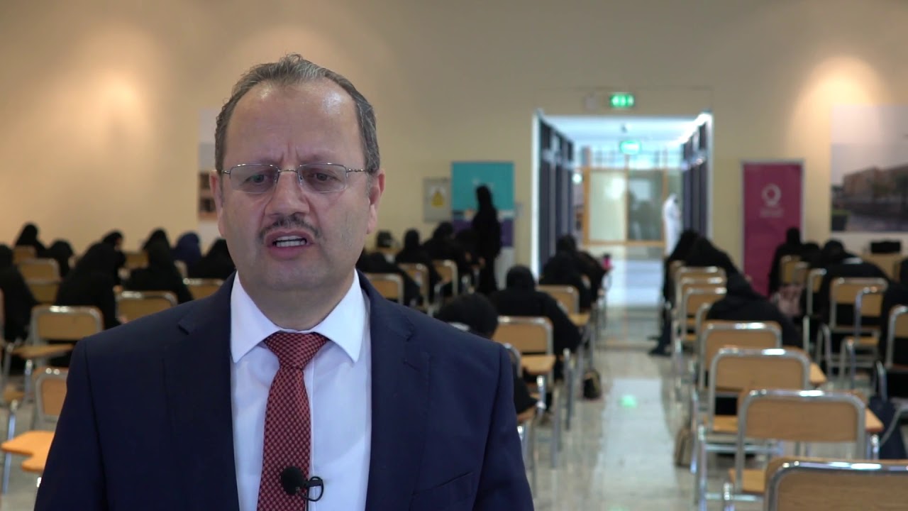 الدكتور أحمد نتوف من قسم اللغة العربية في جامعة قطر