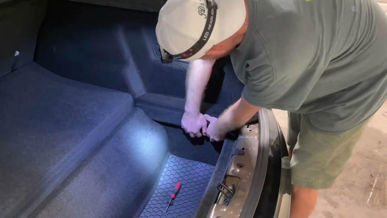 Tesla Model S Plaid Large Taillight Removal