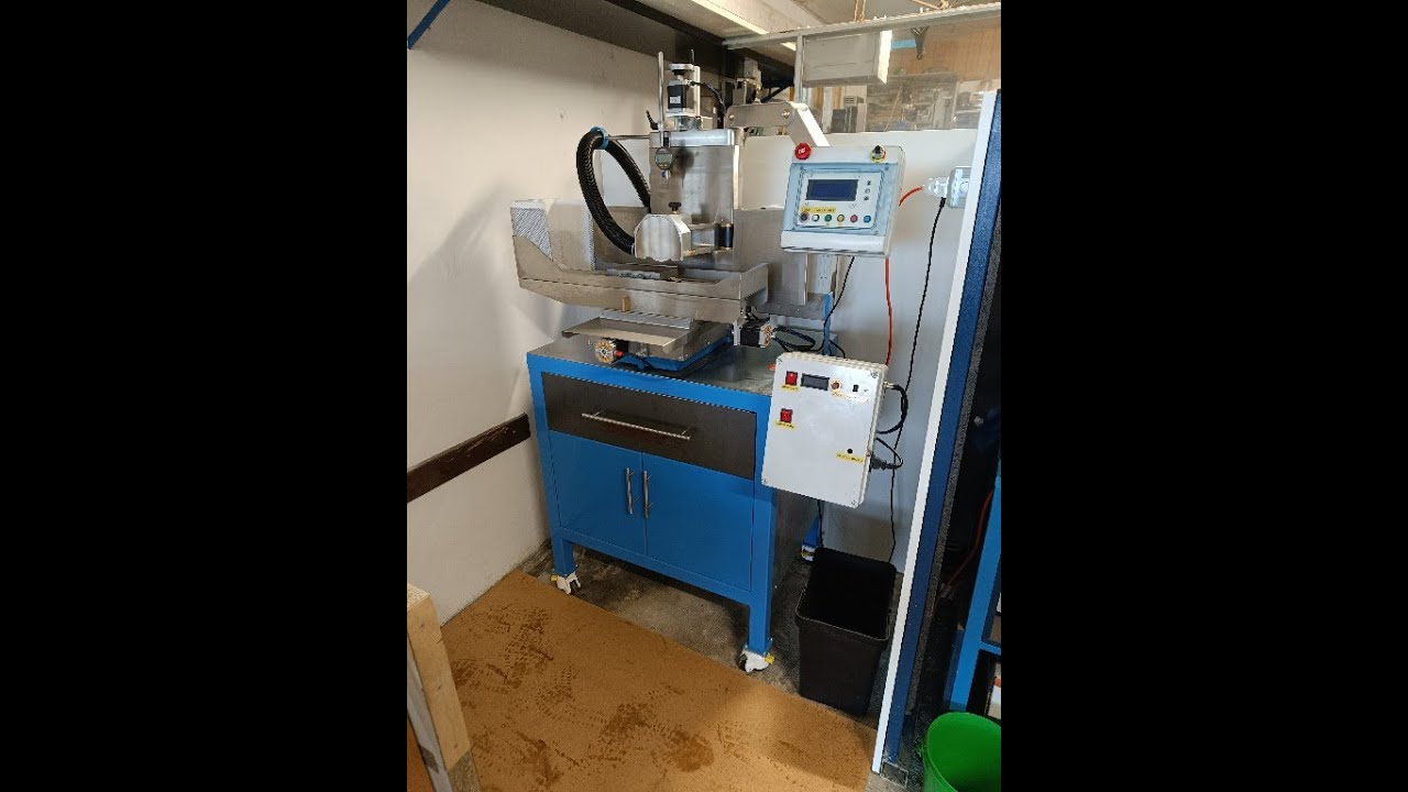 Rettifica tangenziale auto costruita     Self-built tangential grinding