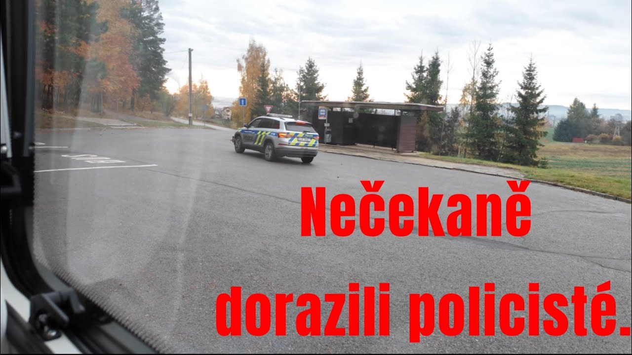Nečekaně dorazili policisté.