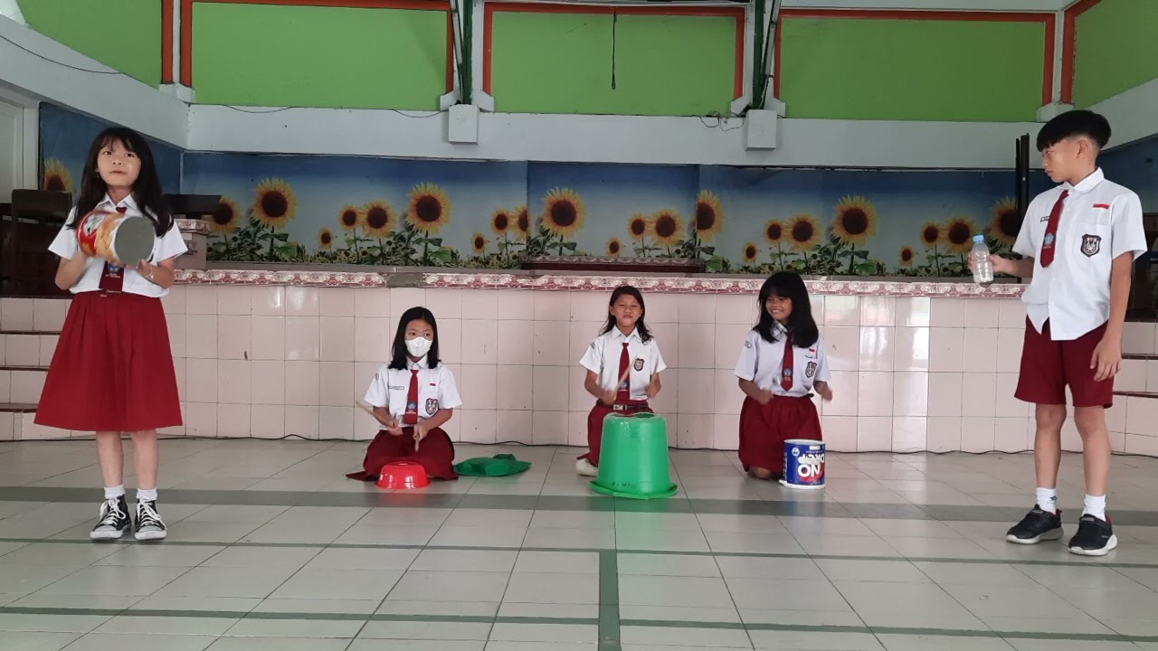 AMPAR-AMPAR PISANG PERKUSI BARANG BEKAS SD
