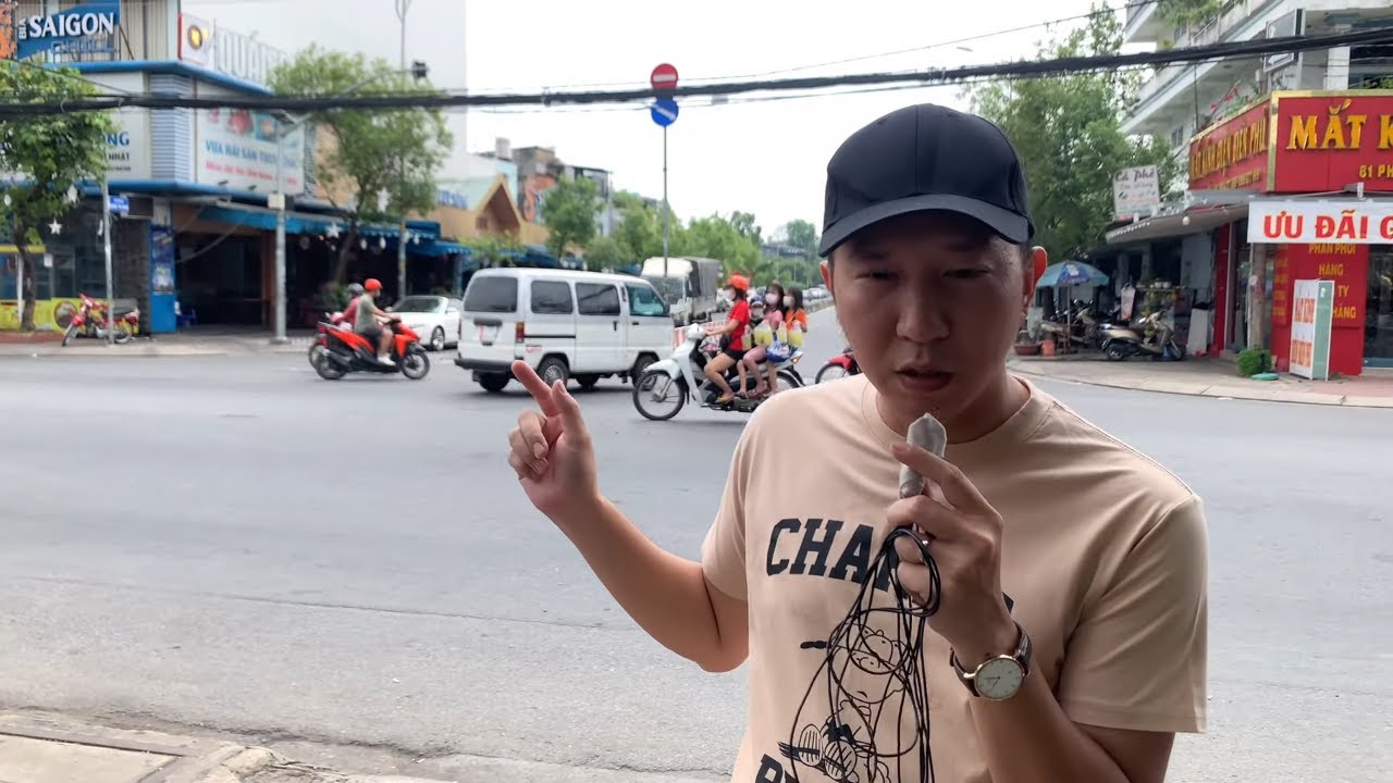 Cùng ra đường xem thật tế giao thông khi quẹo cua và băng qua đường | Chuyện của Bầu