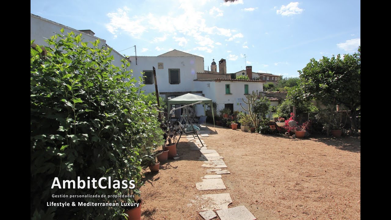 RJ-537 Casa de pueblo con jardín en el centro de Cabrils