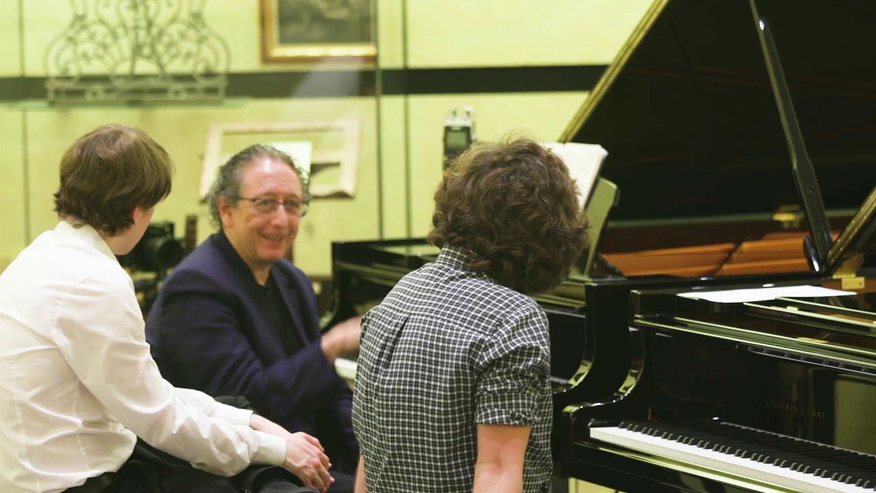 Jean-Marc Luisada teaches José Navarro Silberstein Schumann Humoreske op. 20, Part 2.