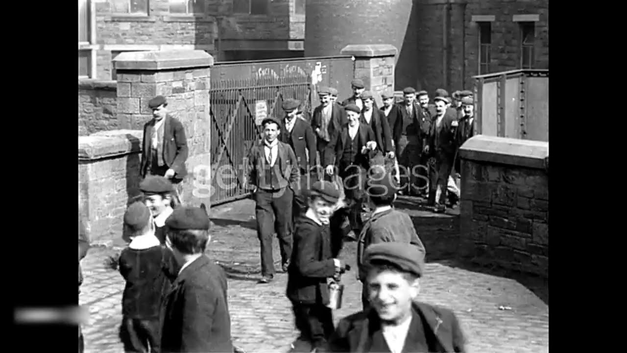 1900 - Workers at Bradley Shed, Nelson, Lancashire - Sagar Mitchell & James Kenyon