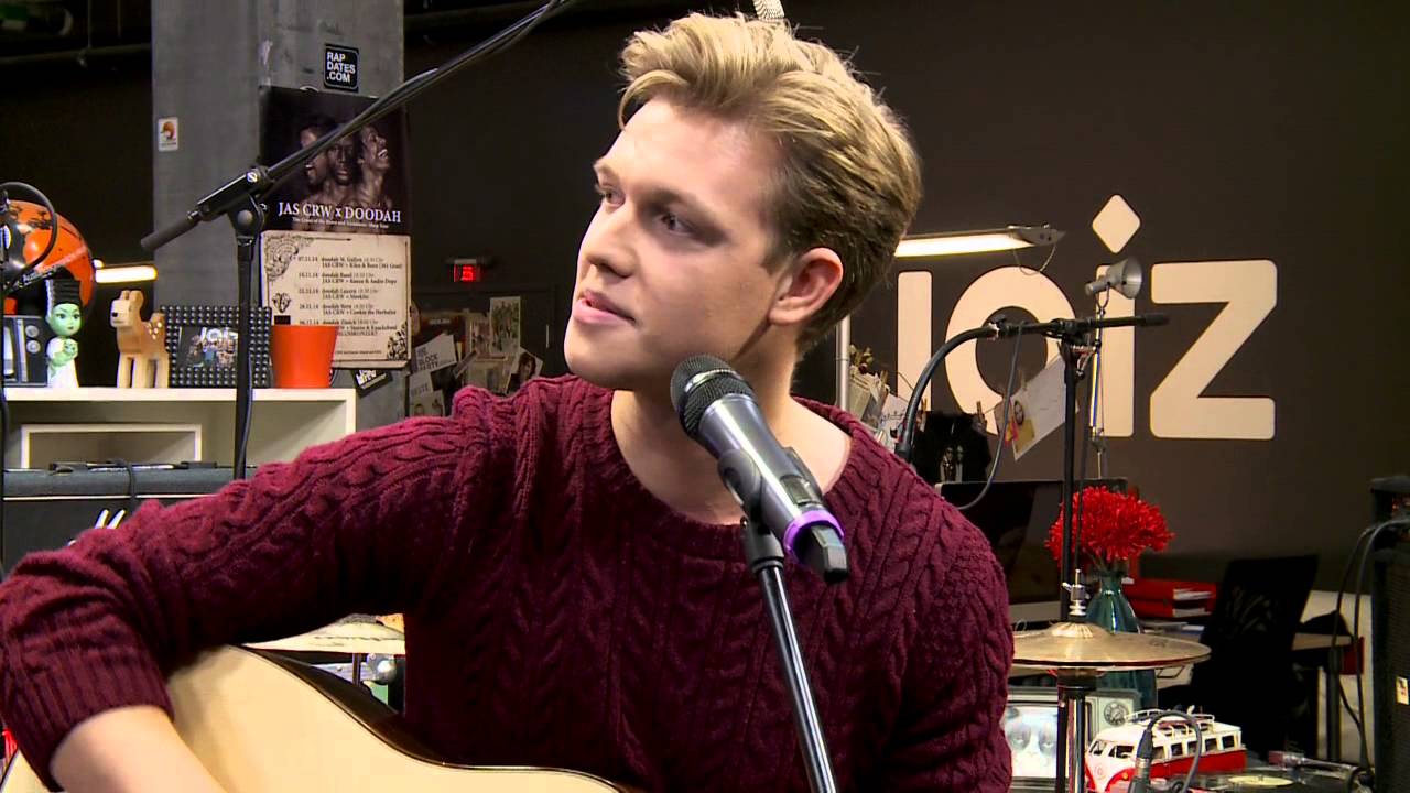 Lucas Martin - Follow The Sun (Live at joiz)